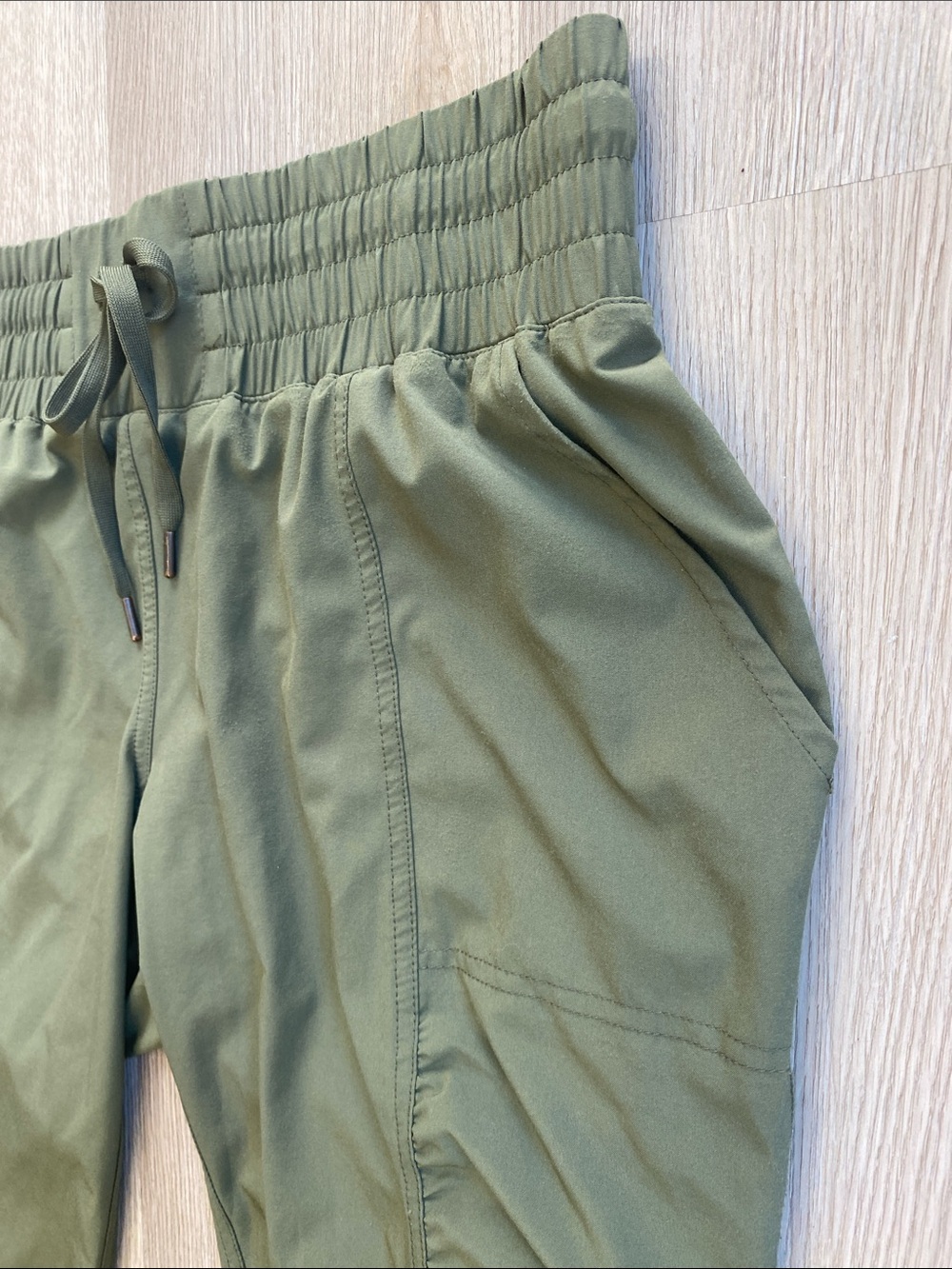PrAna Olive Green Ruched Tie Hem Crop Pants | Stretch Travel Hiking Joggers M - Picture 5 of 11